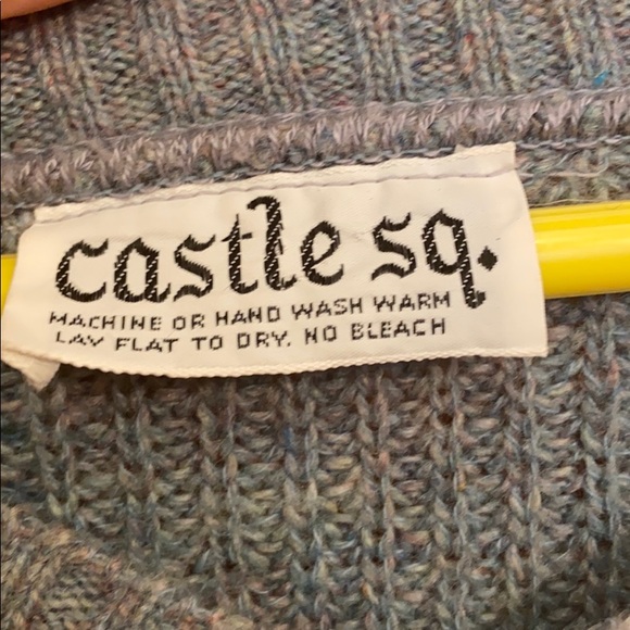 Grey sweater with hints of color - Picture 3 of 3